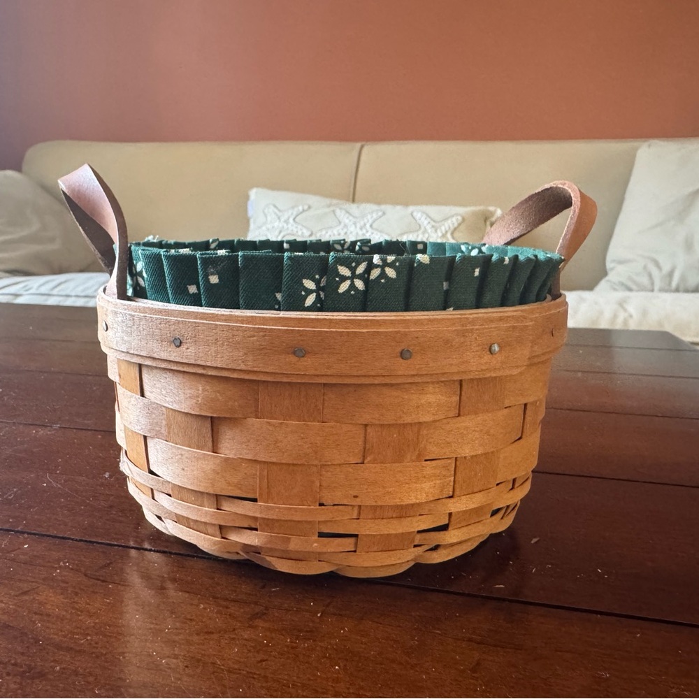 Mini Longaberger Basket Christmas Excellent Conditon 🎄🤶🏻🎄
